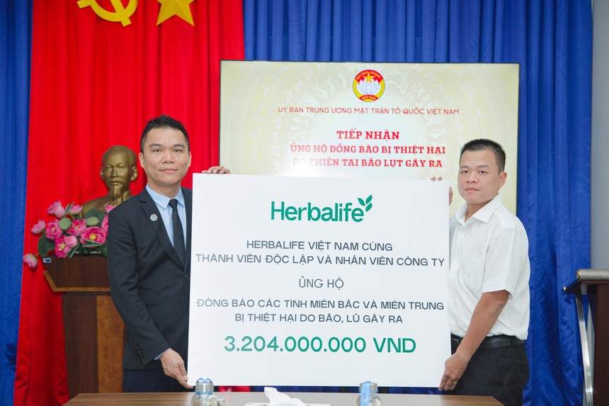 Herbalife Việt Nam ủng hộ hơn 3,2 tỷ đồng thông qua Ủy ban Trung ương Mặt trận Tổ quốc Việt Nam cho người dân bị thiệt hại bởi hai cơn bão Bualoi và Matmo 