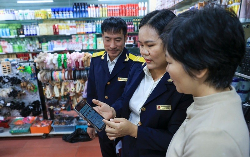 Điểm nhấn lớn của năm là Chiến dịch “60 ngày cao điểm chuyển đổi mô hình từ thuế khoán sang kê khai đối với hộ kinh doanh”. Ảnh: Đức Thanh.