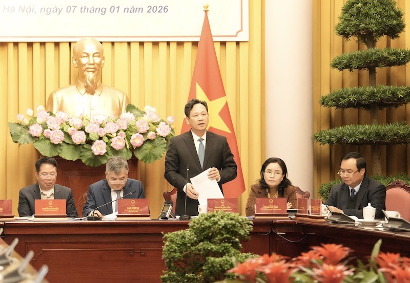 Phó chánh án TAND Tối cao Nguyễn Văn Tiến giới thiệu luật. 