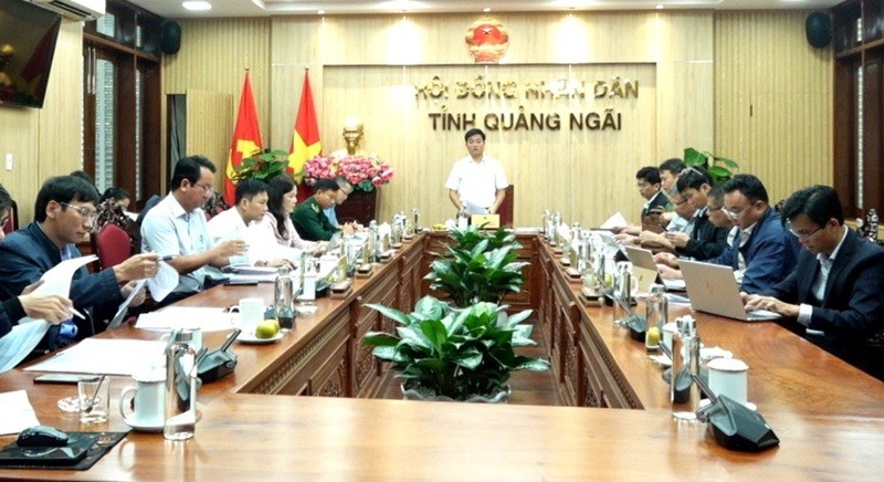 Lãnh đạo UBND tỉnh Quảng Ngãi họp về việc Quyết định công bố Danh mục khu vực, địa điểm tiếp nhận chất nạo vét trên bờ và nhận chìm chất nạo vét ở biển trên địa bàn tỉnh vào ngày 7/1. 