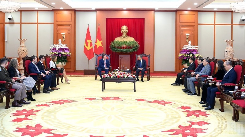 Quang cảnh buổi tiếp Đại sứ Marc Knapper tại Trụ sở Trung ương Đảng. (Ảnh: ĐĂNG KHOA).