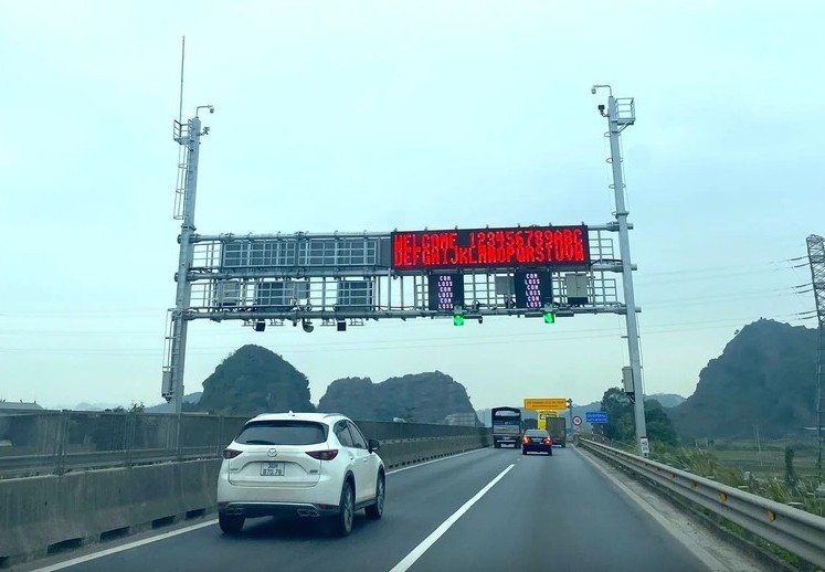 Hệ thống ITS trên cao tốc Mai Sơn - quốc lộ 45 đã cơ bản hoàn thành lắp đặt thiết bị và đang vận hành thử nghiệm.