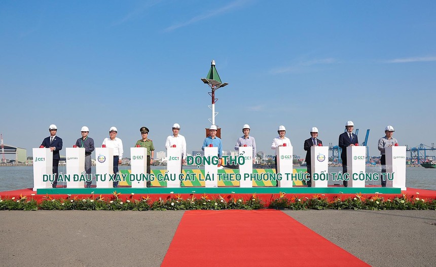 Nghi thức động thổ dự án đầu tư xây dựng cầu Cát Lái đã chính thức mở ra hành trình kiến tạo một công trình hạ tầng giao thông có ý nghĩa chiến lược, góp phần tăng cường kết nối liên vùng và thúc đẩy phát triển kinh tế.