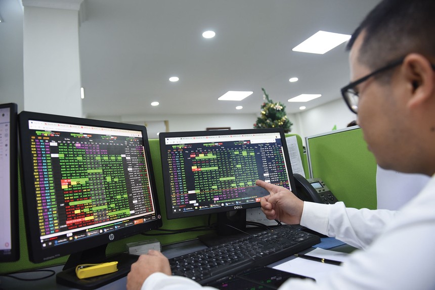 Chiến lược đầu tư năm 2026 cần hướng tới sự hài hòa giữa an toàn và tăng trưởng, với trọng tâm là các cổ phiếu đầu ngành