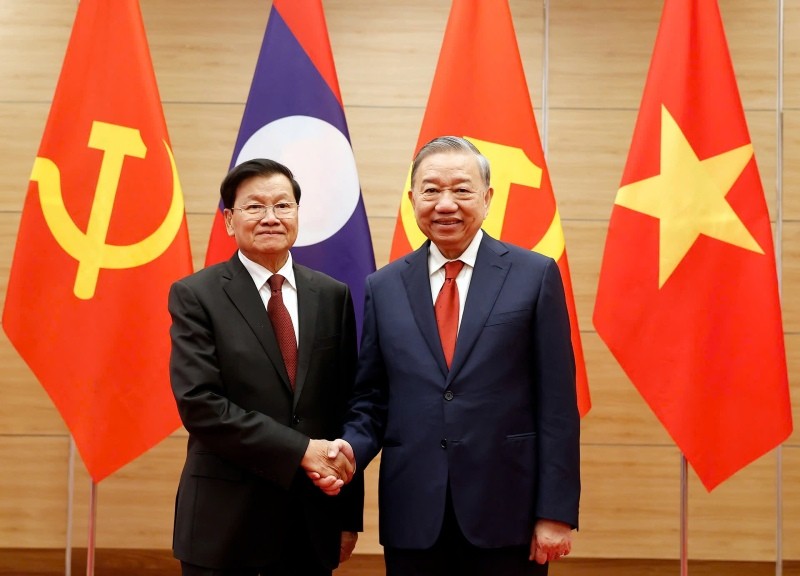 Tổng Bí thư Tô Lâm cùng Tổng Bí thư, Chủ tịch nước Lào Thongloun Sisoulith. Ảnh: Đức Thanh