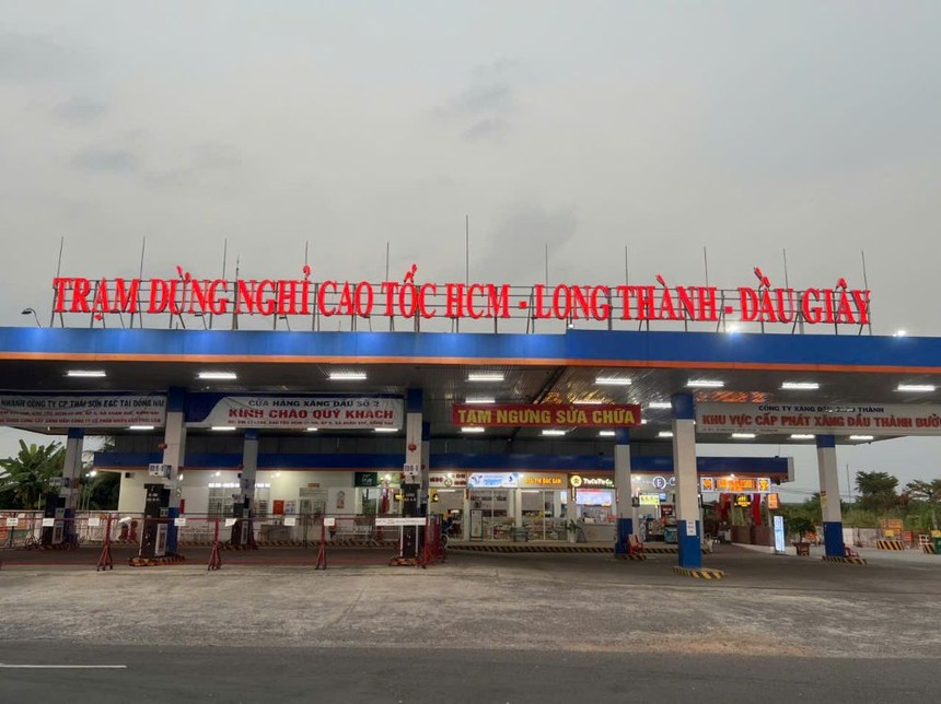 Hai cây xăng đang tạm dừng hoạt động tại Trạm dừng nghỉ Km41+100, tuyến cao tốc TP.HCM – Long Thành – Dầu Giây. 