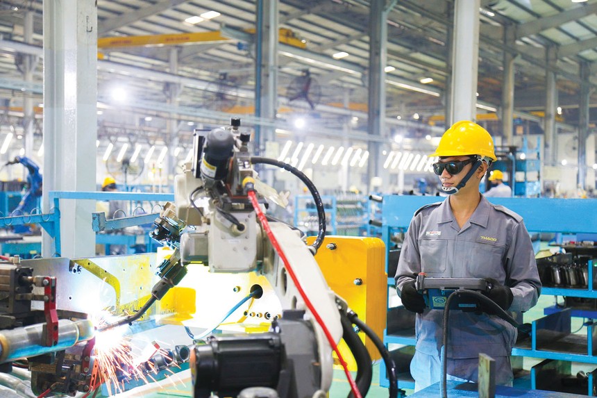 Đầu tư vào công nghệ và tự động hóa không phải để thay thế con người, mà để người lao động làm việc hiệu quả hơn và có thu nhập tốt hơn