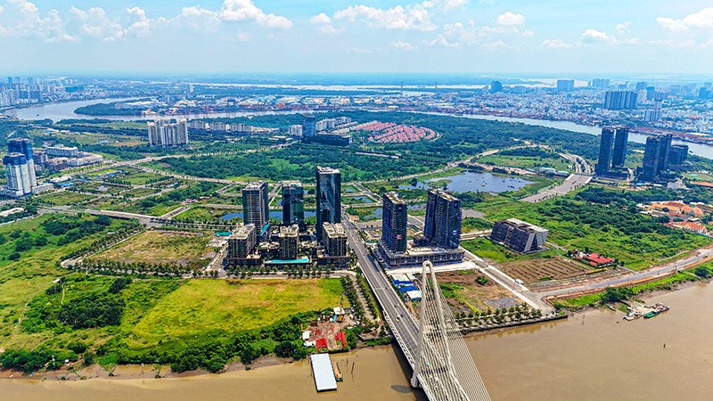 Nỗ lực tái cấu trúc toàn bộ không gian kinh tế của vùng Đông Nam Bộ được kỳ vọng sẽ kiến tạo không gian phát triển mới cho siêu đô thị TP.HCM 