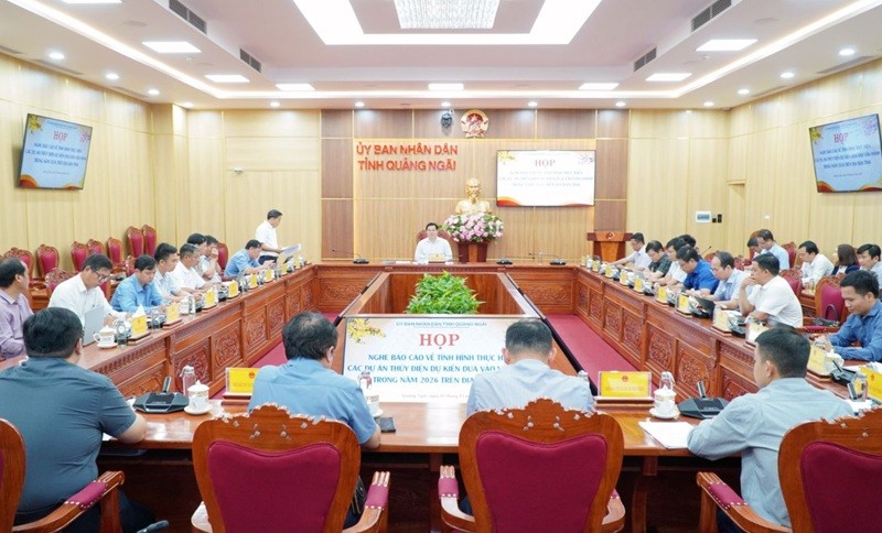 Lãnh đạo UBND tỉnh Quảng Ngãi làm việc với các sở, ngành, chủ đầu tư về tình hình thực hiện dự án thủy điện dự kiến đưa vào vận hành trong năm 2026.