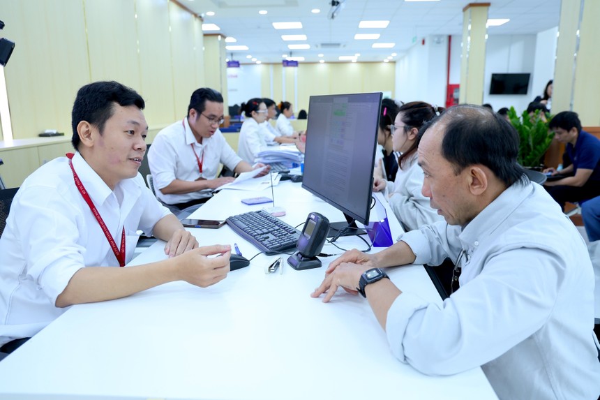 TP.HCM điều động, biệt phái công chức, viên chức có trình độ chuyên môn sâu lĩnh vực công nghệ thông tin, tài chính - kế toán... về hỗ trợ các địa phương.