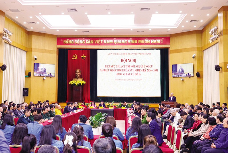 Tổng Bí thư Tô Lâm và các ứng viên Đơn vị bầu cử số 1, TP. Hà Nội tiếp xúc cử tri. Ảnh: Như Ý