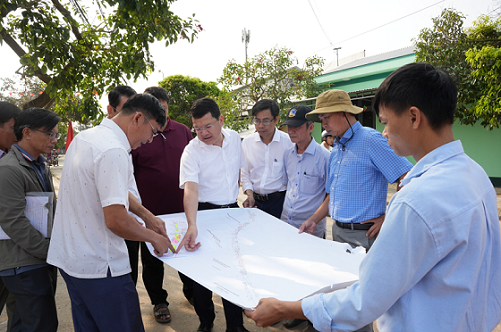 Phó Chủ tịch UBND thành phố Huế Hoàng Hải Minh kiểm tra tiến độ dự án trên địa bàn.