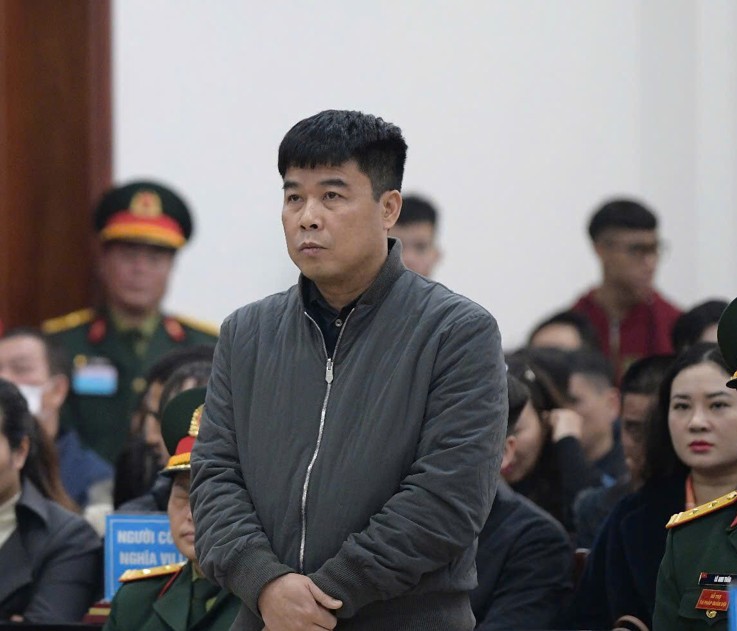 Nguyễn Văn Hậu (hay còn gọi là Hậu "pháo"), cựu Chủ tịch HĐQT Tập đoàn Phúc Sơn bị tuyên phạt tổng hợp 30 năm tù trong 2 vụ án.