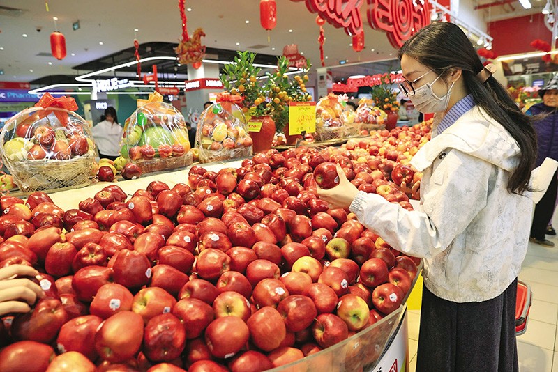 Việc hoàn thiện khung pháp lý để nâng cao hiệu quả kiểm soát thực phẩm là yêu cầu cấp thiết. Ảnh: Đức Thanh 