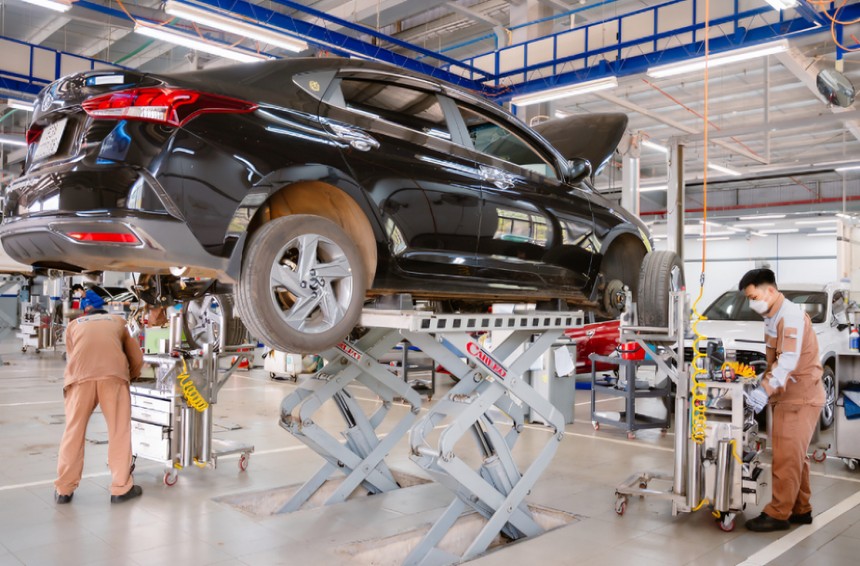 Ngành kinh doanh dịch vụ bảo hành, bảo dưỡng xe ô tô không còn là ngành nghề kinh doanh có điều kiện kể từ ngày 1/7/2026, theo Luật Đầu tư 2025. (Ảnh internet)