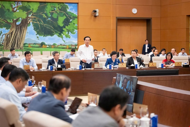 Bộ trưởng Bộ Nội vụ Đỗ Thanh Bình trình bày tờ trình. 