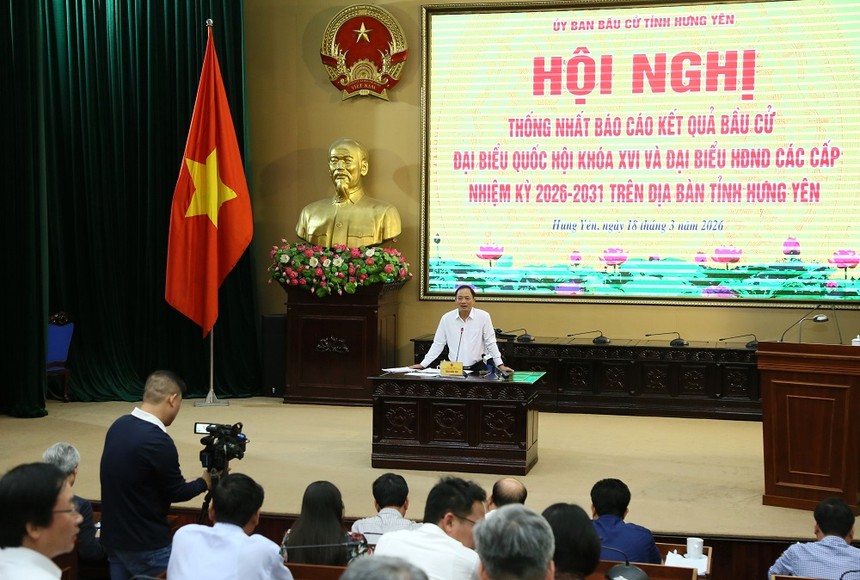 Ông Trần Quốc Văn, Phó Bí thư Tỉnh ủy, Chủ tịch HĐND tỉnh, Phó Trưởng ban Thường trực Ban Chỉ đạo Bầu cử tỉnh, Chủ tịch Ủy ban Bầu cử tỉnh Hưng Yên chủ trì hội nghị.