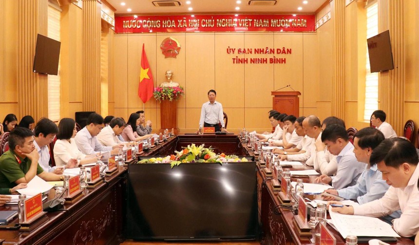 Ông Trần Song Tùng, Phó Chủ tịch Thường trực UBND tỉnh Ninh Bình chủ trì hội nghị