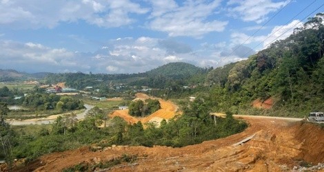 Dự án đầu tư xây dựng cải tạo, nâng cấp Tỉnh lộ 676 có tổng vốn đầu tư 1.300 tỷ đồng. Ảnh: Thanh Chung 