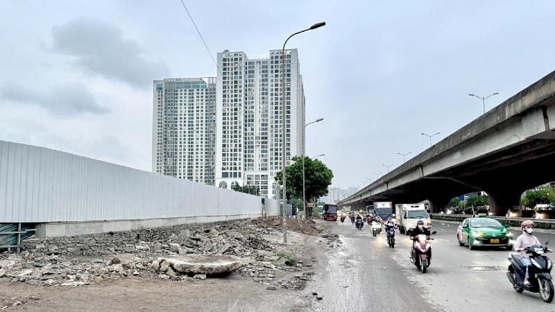 Khu nhà ở xã hội Tây Nam Kim Giang nằm gần đường Vành đai 3 và kế bên chung cư Eco Green City.