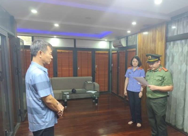 Cơ quan chức năng công bố các quyết định, lệnh tố tụng trong vụ án.