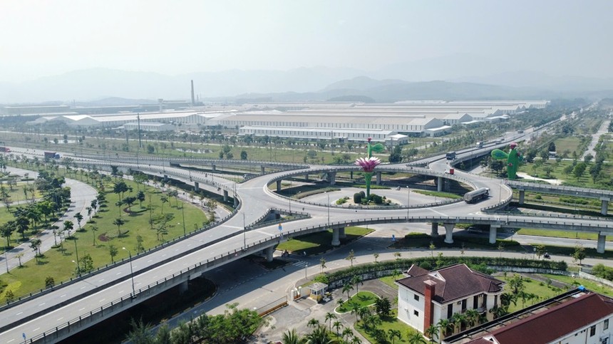 Dự án Khu nhà ở xã hội Núi Thành được giao cho công ty Cổ phần Tập đoàn Hà Mỹ Hưng làm chủ đầu tư.