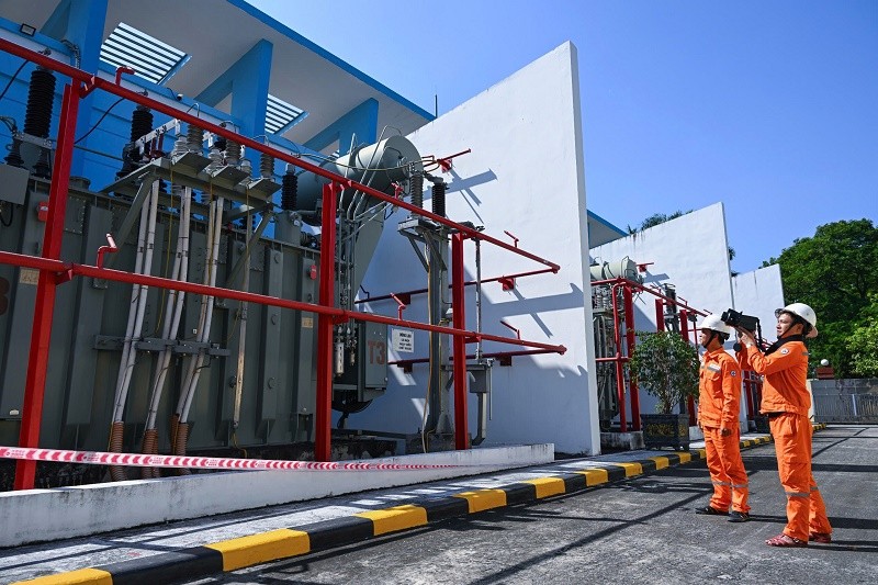 Nắng nóng đến sớm, tiêu thụ điện tăng nhanh 