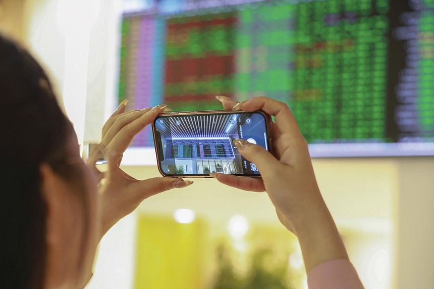 Dự báo, nhóm chứng khoán sẽ đóng vai trò dẫn dắt, tiếp đến là nhóm đầu tư công, bất động sản và thép