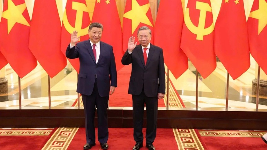 Tổng Bí thư, Chủ tịch nước Tô Lâm và Tổng Bí thư, Chủ tịch nước Trung Quốc Tập Cận Bình chụp ảnh chung trong chuyến thăm Việt Nam hồi tháng 4/2025 (Ảnh: Nhật Bắc).