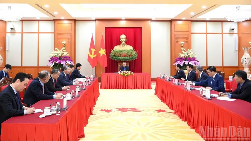 Quang cảnh cuộc điện đàm. Ảnh Phương Hoa.