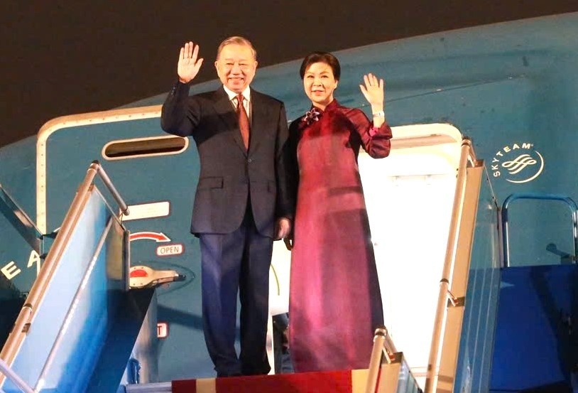 Tổng Bí thư, Chủ tịch nước Tô Lâm và Phu nhân rời Hà Nội, lên đường thăm cấp Nhà nước đến Trung Quốc.