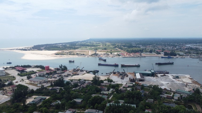 Cảng Cửa Việt, một trong các khu vực được quy hoạch trở thành điểm trung chuyển hàng hoá tại Quảng Trị.
