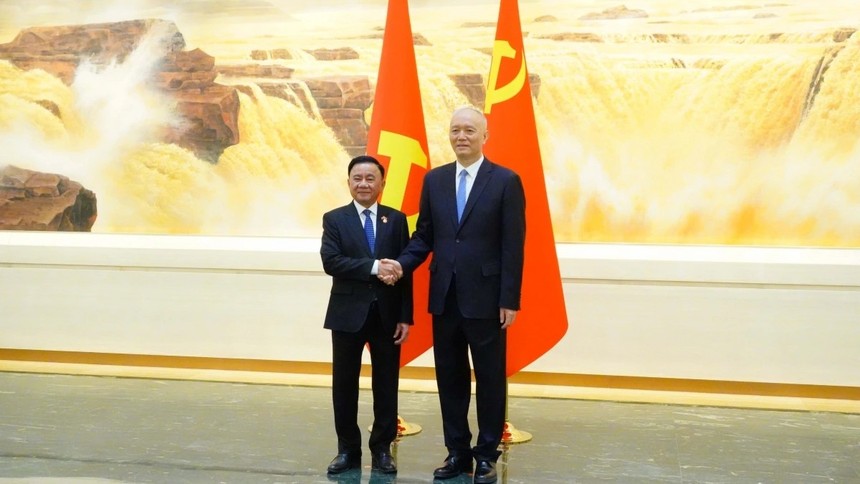  Thường trực Ban Bí thư Trần Cẩm Tú (trái) và Chánh Văn phòng Trung ương Đảng Cộng sản Trung Quốc tại buổi hội đàm. Ảnh: TTXVN.