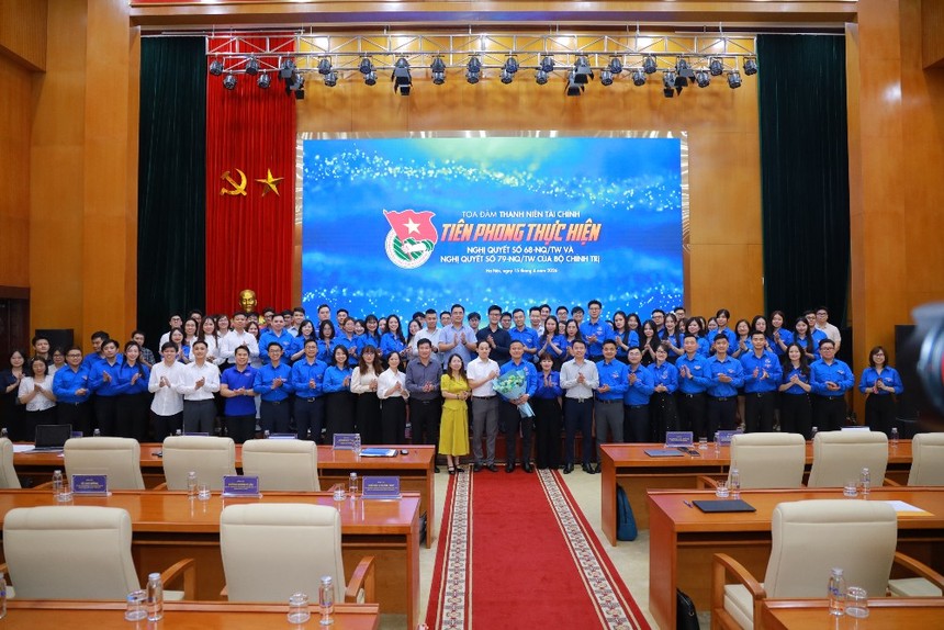 Tọa đàm “Thanh niên ngành Tài chính tiên phong thực hiện Nghị quyết số 68-NQ/TW và Nghị quyết số 79-NQ/TW của Bộ Chính trị”. Ảnh: Đức Thanh