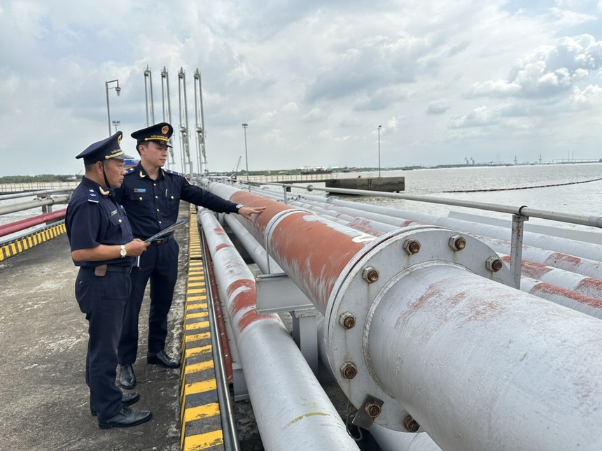 Thuế xăng dầu về 0% từ 16/4, Hải quan ra công điện hỏa tốc triển khai 