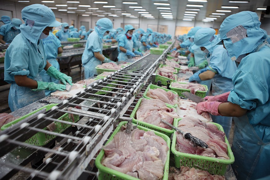 Nếu xung đột lan rộng và kéo dài 4-5 tháng, tăng trưởng xuất khẩu của Việt Nam năm 2026 có thể giảm 1-1,5% so với mục tiêu đầu năm