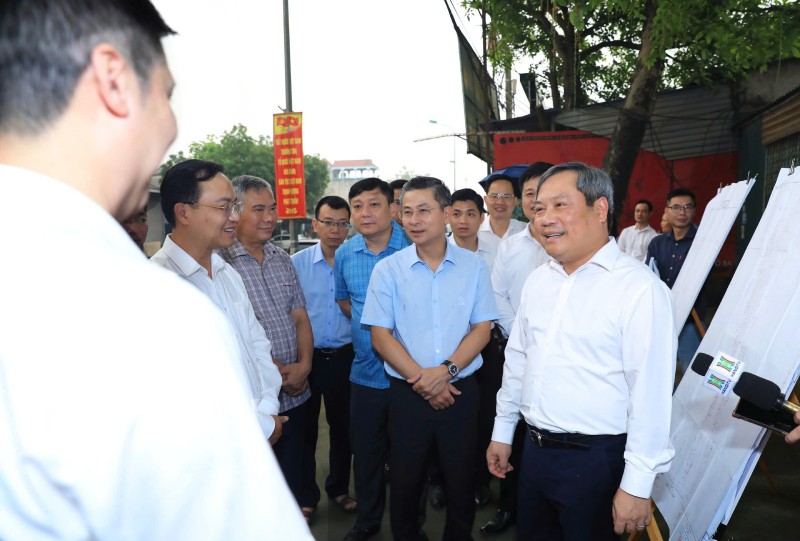Chủ tịch UBND TP. Hà Nội Vũ Đại Thắng yêu cầu phải đẩy nhanh tiến độ giải phóng mặt bằng, coi đây là khâu then chốt quyết định tiến độ toàn Dự án.