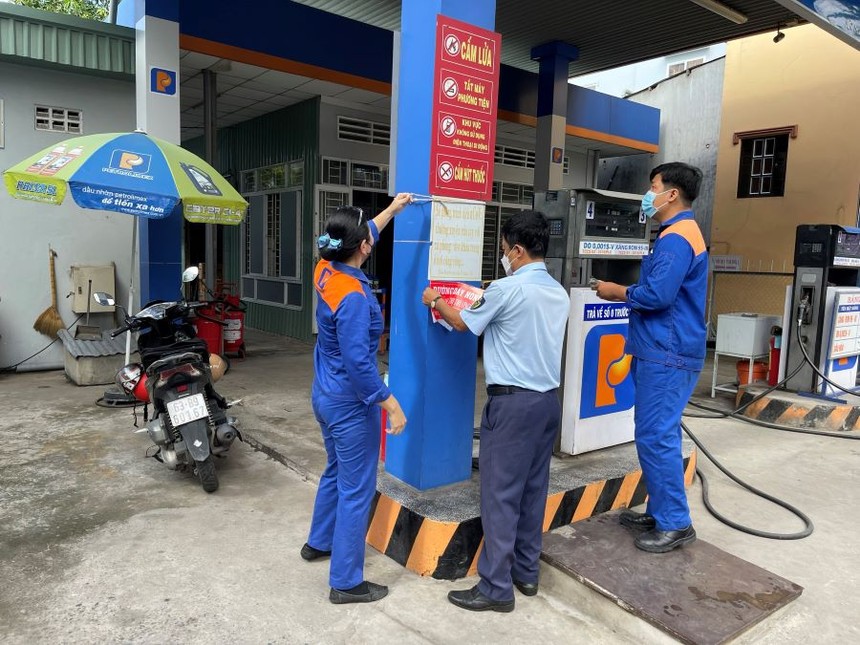 Trọng tâm kiểm tra lần này là việc chấp hành quy định về dự trữ xăng dầu bắt buộc của các thương nhân phân phối. 