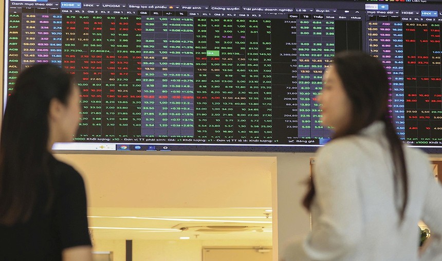 Dòng tiền lớn vẫn ưu tiên các nhóm ngành quen thuộc hơn là cổ phiếu năng lượng tái tạo