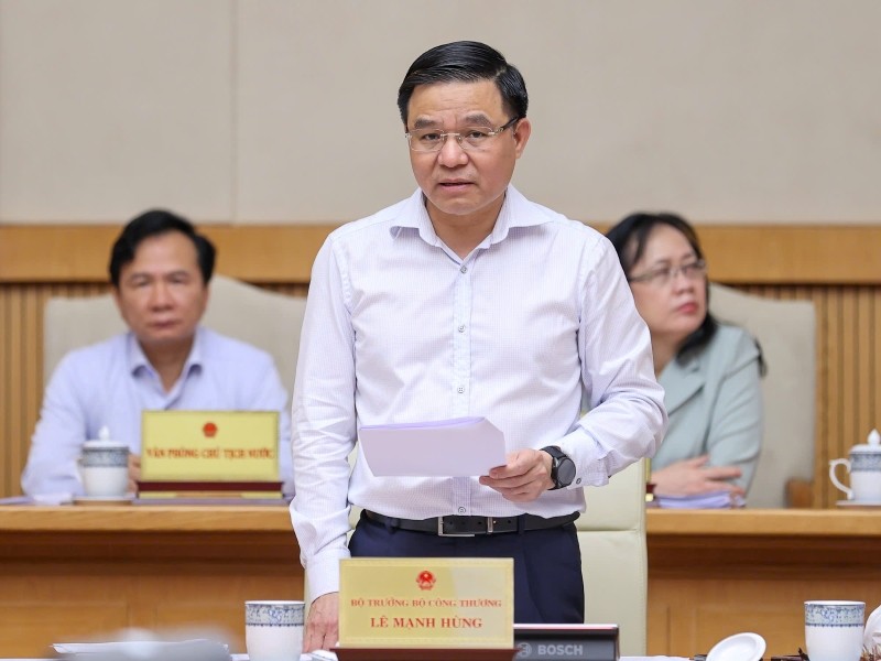 Bộ trưởng Bộ Công Thương Lê Mạnh Hùng: Chúng ta đã bảo đảm nguồn cung xăng dầu và điện, không để xảy ra gián đoạn - Ảnh: VGP