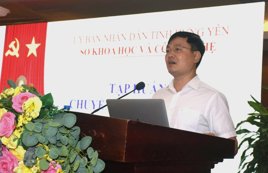 Ông Đỗ Đình Quang, Phó Giám đốc Sở Khoa học và Công nghệ phát biểu tại lớp tập huấn. 
