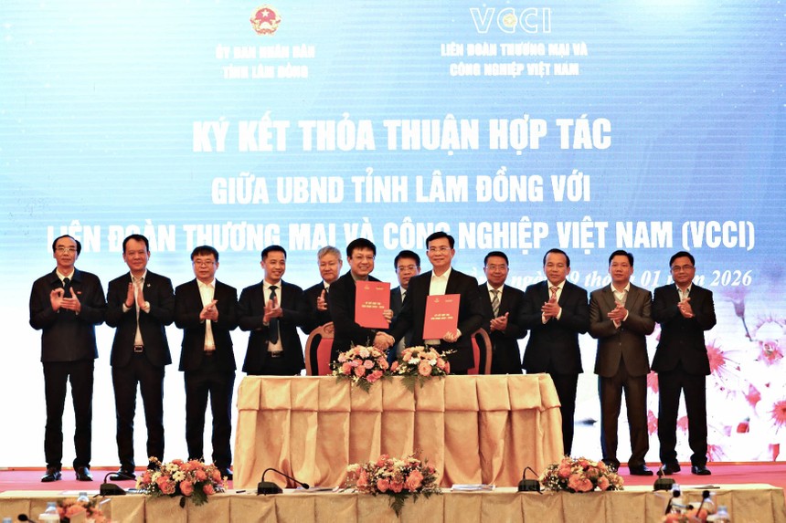 PCI 2.0 được kỳ vọng là công cụ tham chiếu quan trọng cho quá trình cải cách môi trường kinh doanh và nâng cao chất lượng điều hành kinh tế ở cấp địa phương. Trong ảnh: UBND tỉnh Lâm Đồng vừa ký với VCCI kết thỏa thuận về Hợp tác cải thiện môi trường đầu tư kinh doanh, nâng cao năng lực cạnh tranh, hỗ trợ phát triển doanh nghiệp trên địa bàn Lâm Đồng.