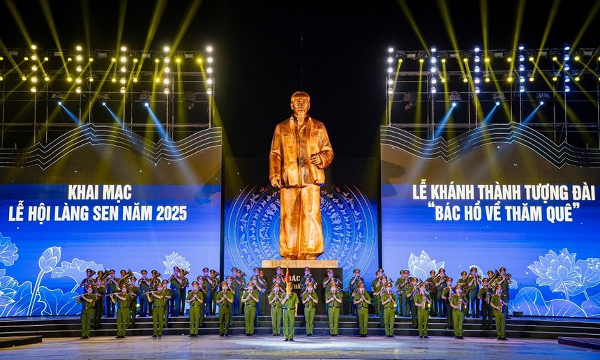 Lễ hội Làng Sen được tổ chức trọng thể vào tháng 5 hàng năm.