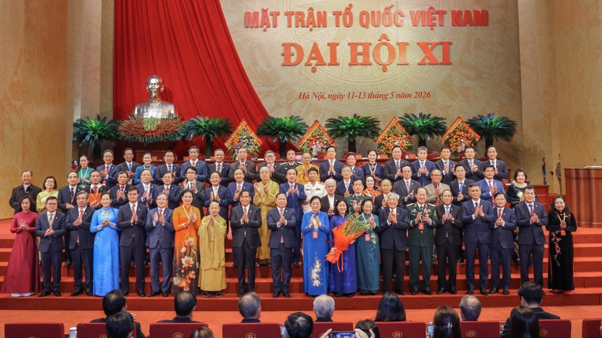 70 vị tham gia Đoàn Chủ tịch Uỷ ban Trung ương Mặt trận Tổ quốc Việt Nam khóa XI ra mắt Đại hội. Ảnh: Quang Vinh.