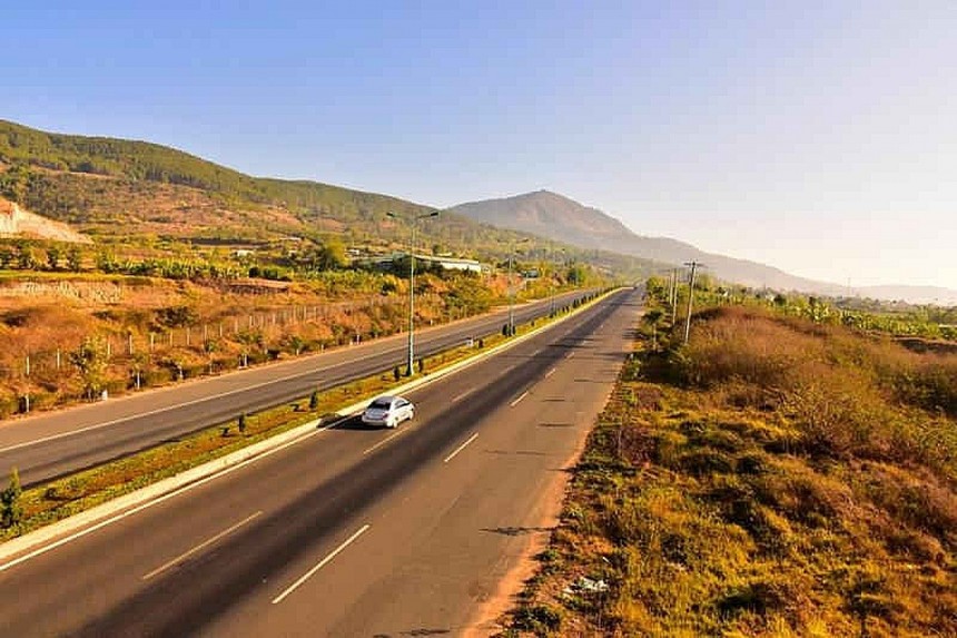 Tập trung toàn lực, đốc thúc giải ngân hai dự án cao tốc 