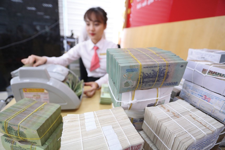 Vai trò cung ứng vốn cho nền kinh tế đang dồn chủ yếu lên vai ngành ngân hàng