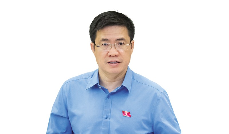 Ông Hoàng Minh Hiếu, Ủy viên là đại biểu Quốc hội hoạt động chuyên trách tại Ủy ban Pháp luật và Tư pháp của Quốc hội 