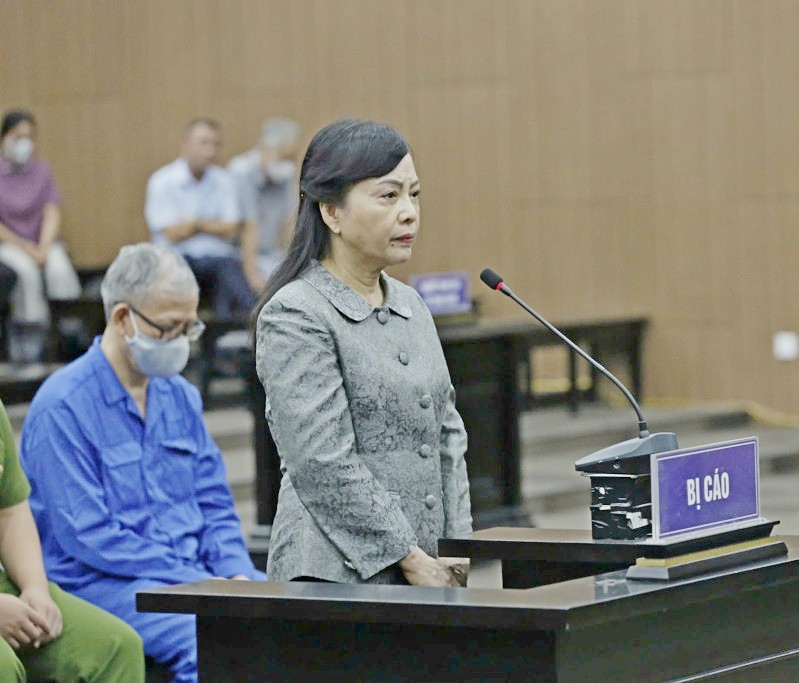 Cựu Bộ trưởng Bộ Y tế Nguyễn Thị Kim Tiến bị tuyên phạt 6 năm tù, buộc bồi thường 108 tỷ đồng.