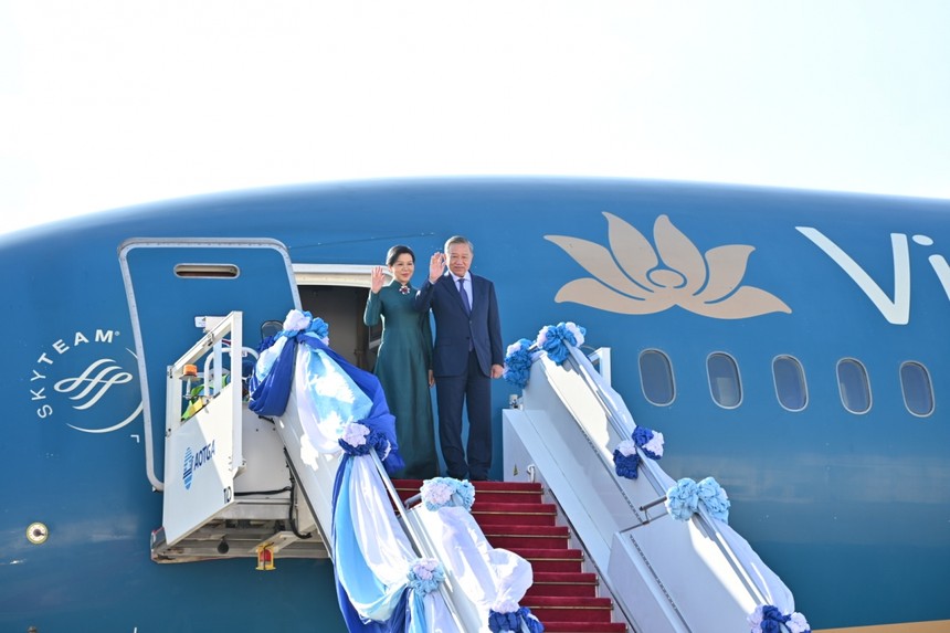 Tổng Bí thư, Chủ tịch nước và Phu nhân tới Bangkok vào chiều 27/5. Ảnh: TTXVN. 