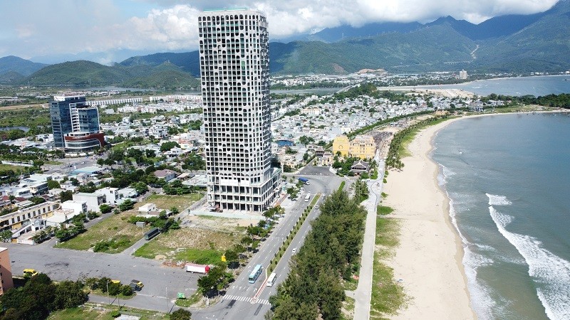 Theo báo cáo từ đơn vị tư vấn, định hướng phát triển không gian đô thị Đà Nẵng mới được xây dựng theo mô hình “3 vùng - 3 cực - 2 trục - 4 hành lang”, trong đó nhấn mạnh các hành lang kết nối Đông - Tây nhằm tạo liên kết giữa khu vực ven biển, đô thị, công nghiệp với vùng trung du, miền núi phía Tây. Ảnh: Linh Đan 